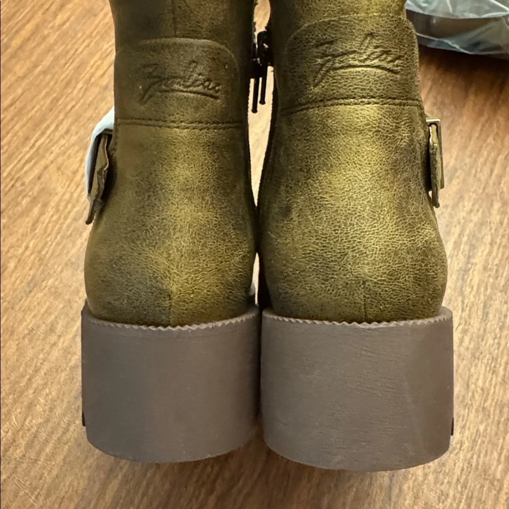 Zodiac Woman's Miller 2 Ankle Boots In Bear Brown Size 8.5 NWOT